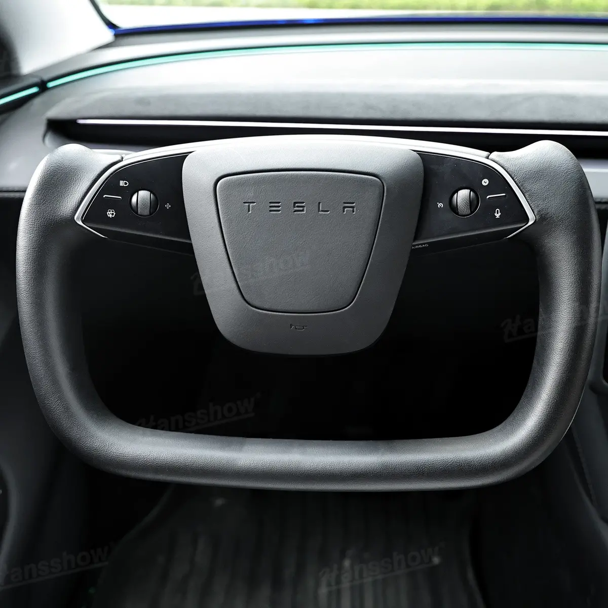 Model Y Juniper/3 Highland Open-Bottom Yoke/Cyber Steering Wheel Nappa... 1