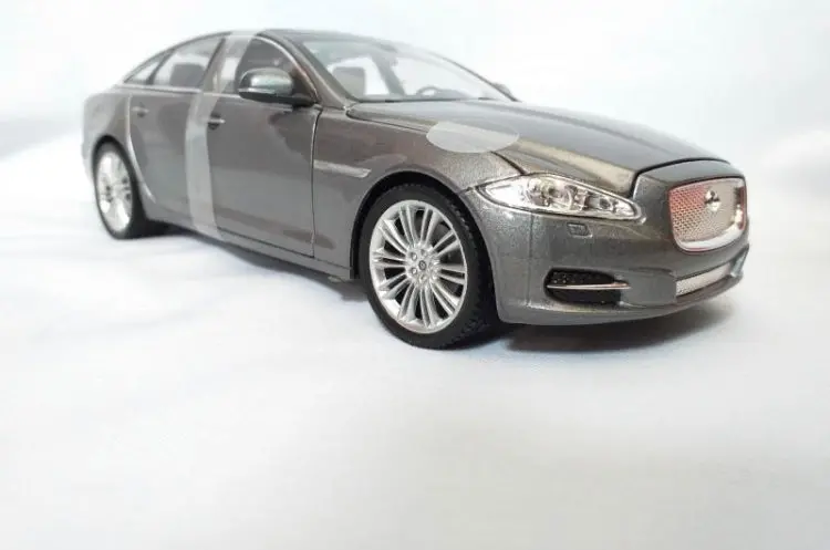 Carro Colecionável 2010 Jaguar Xj Escala 1:24 1