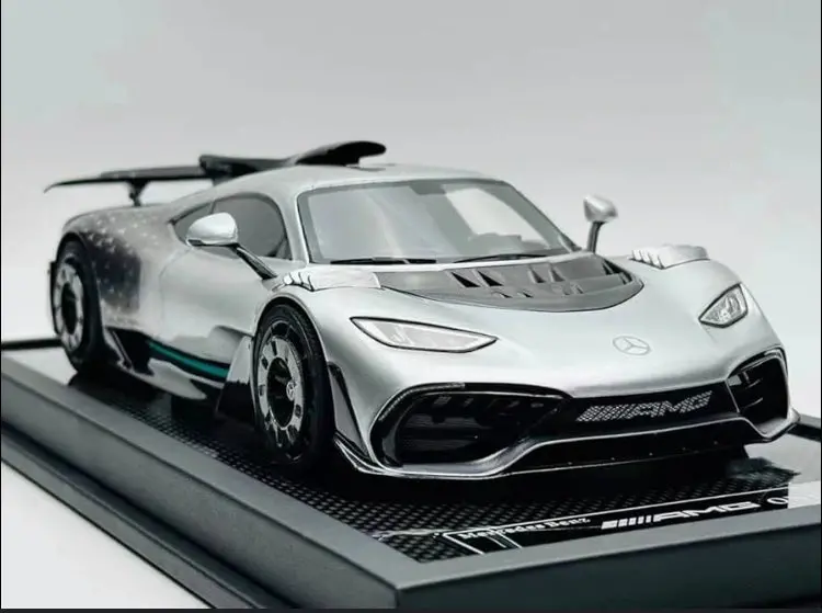 Carro Colecionável Mercedes-Benz One 1