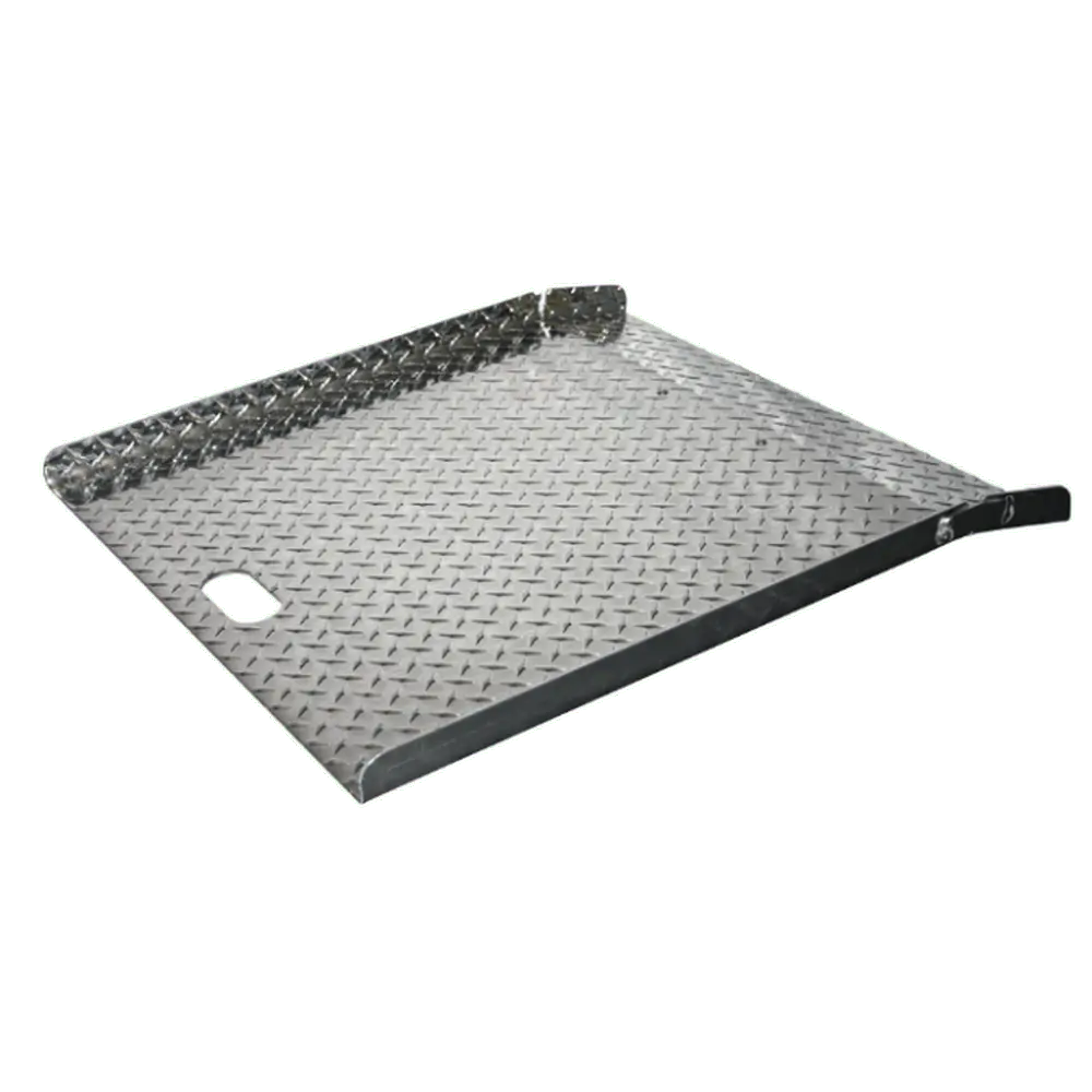 Tread Traction Curb Ramp (27" X 27") 1