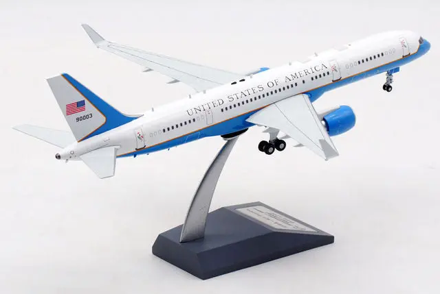 Avião Colecionável Air Force   A320 Escala 20 Cm 1