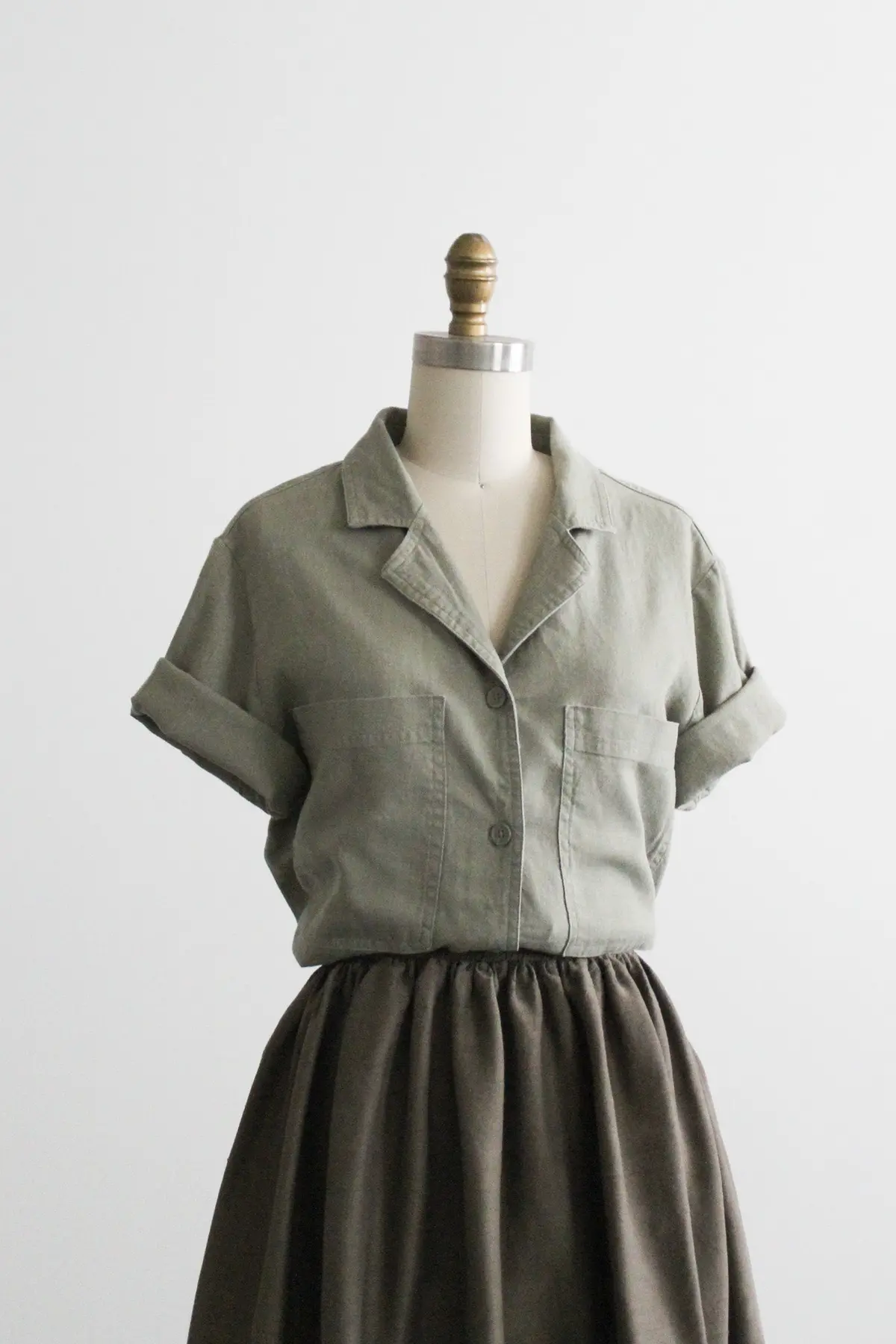Boxy Ivy Linen Button Up 1