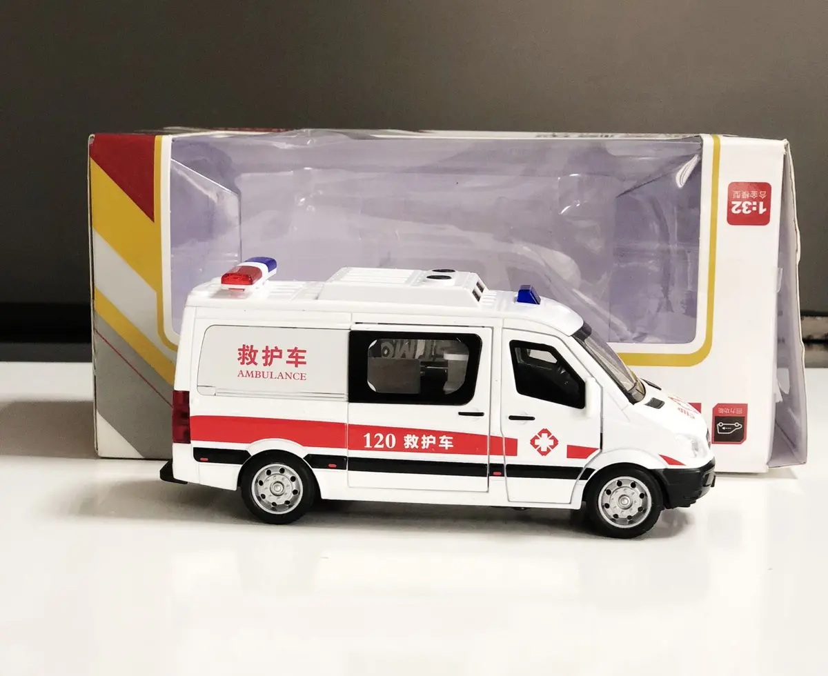 Carro Colecionável Ambulancia  Escala 1:32 1
