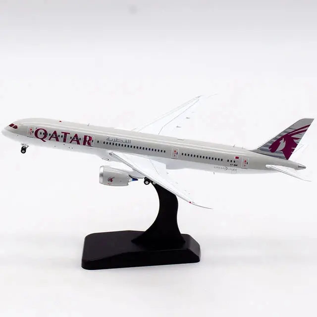 Avião Colecionável Qatar  A320 Escala 20 Cm 1