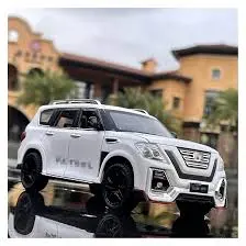 Carro Colecionável Nissan Patrol Branco Escala 1:24 1