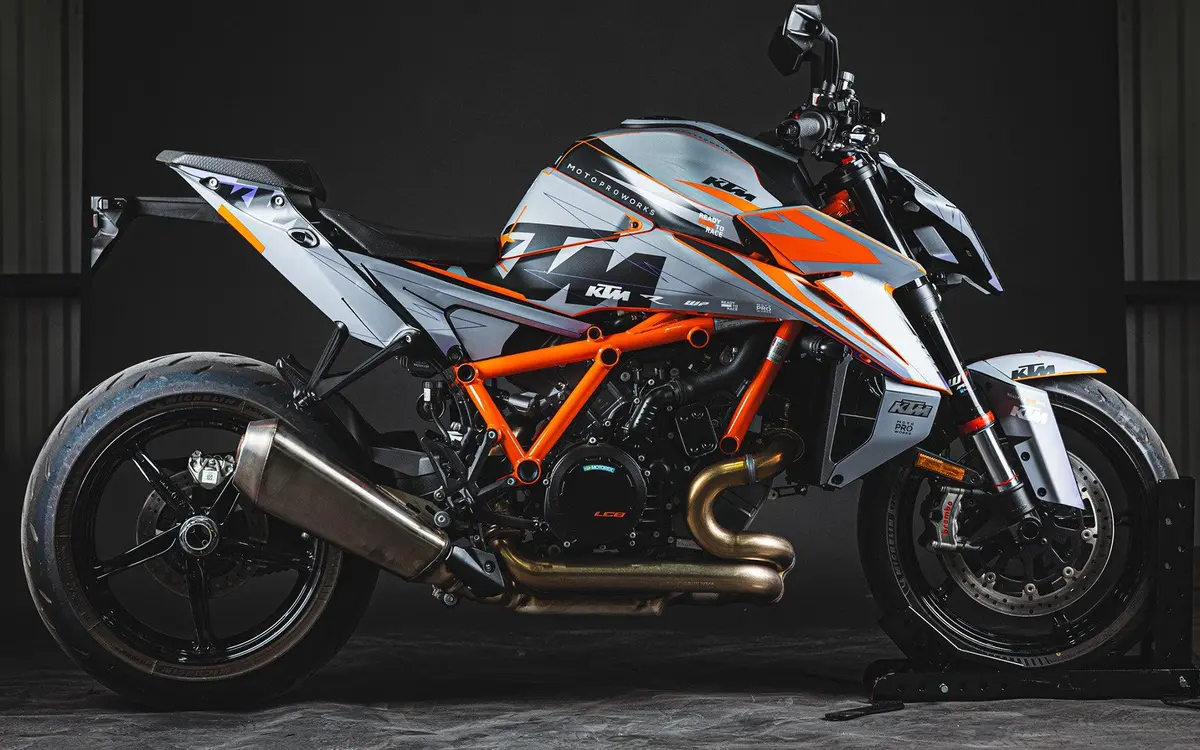 Ktm 1390 Super Duke R/Evo Graphics - "Revel" (Chalk) 2
